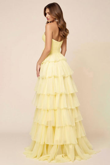 Hollow-out A Line Organza Robe de bal sans bretelles à plusieurs niveaux avec fente